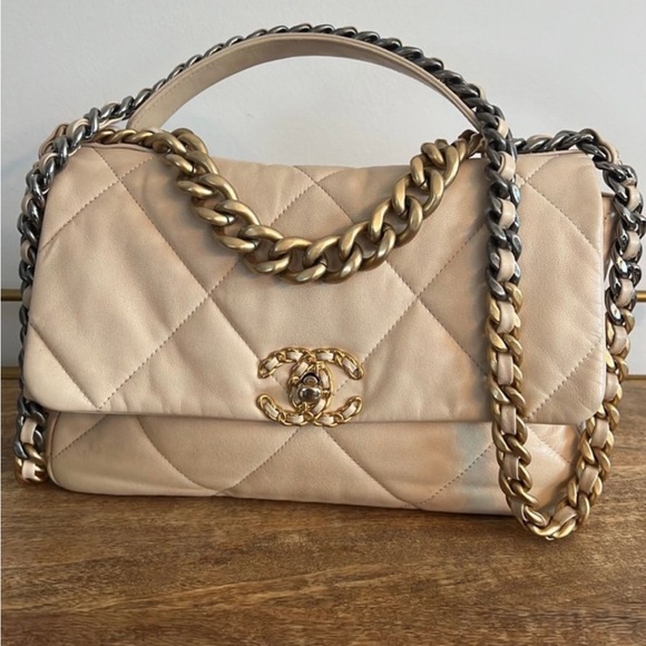 Chanel 19 Large Goatskin - Picture 7 of 8